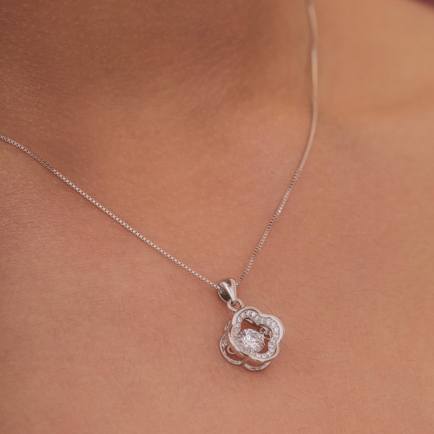 Clower Shaped Shining Stone Chain Pendant