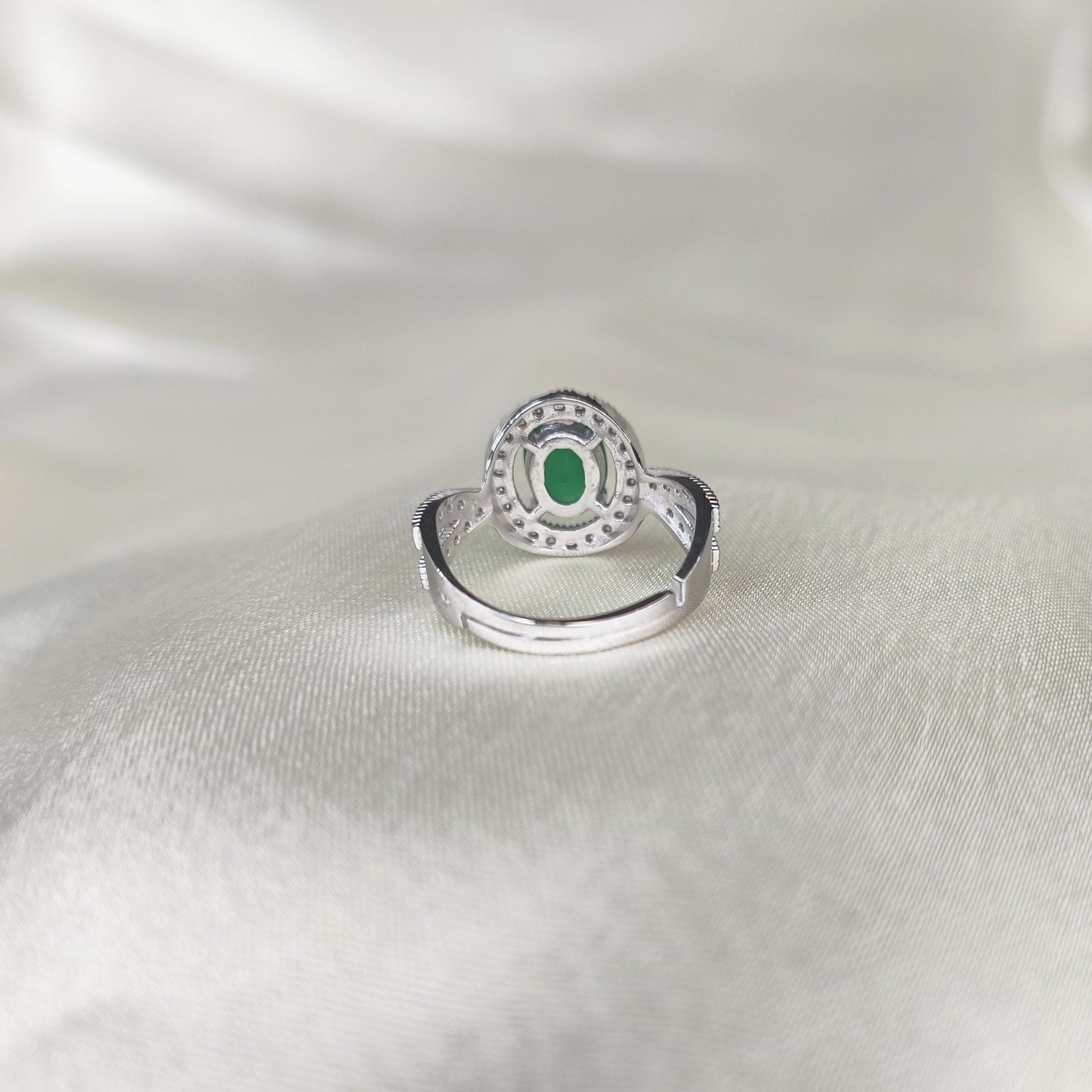 Magic Emerald Ring