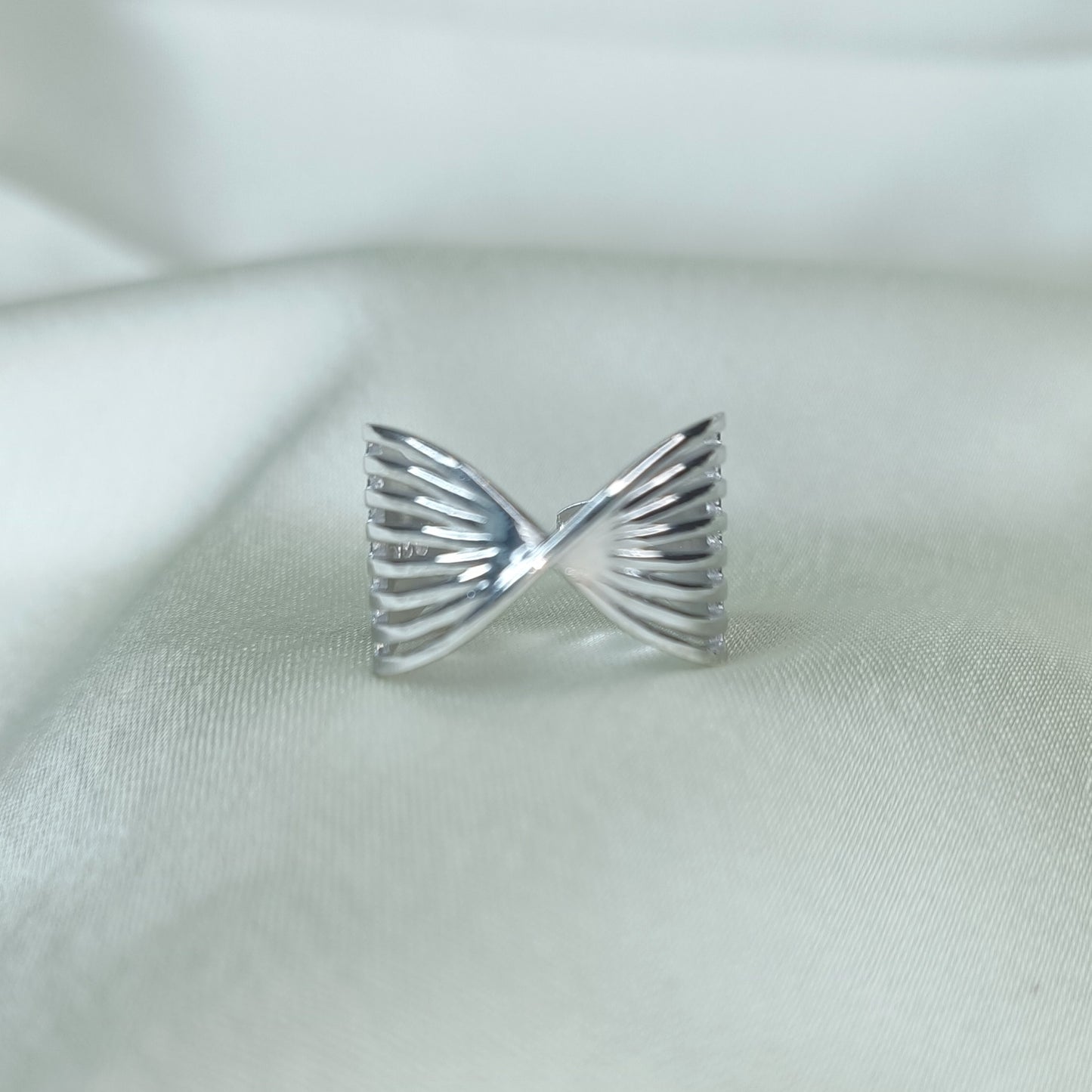 Graceful Ribbon Loop Silver Ring