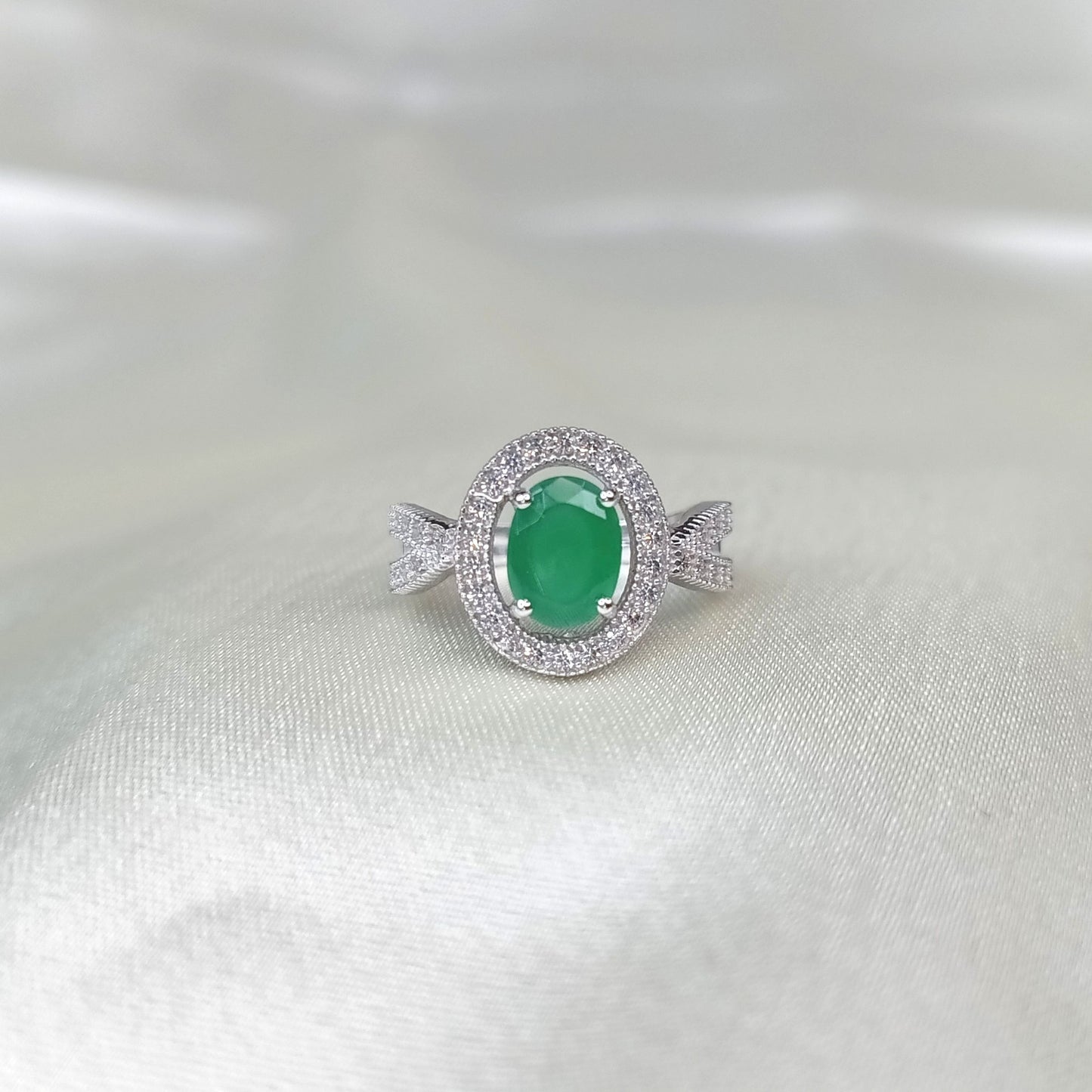 Magic Emerald Ring