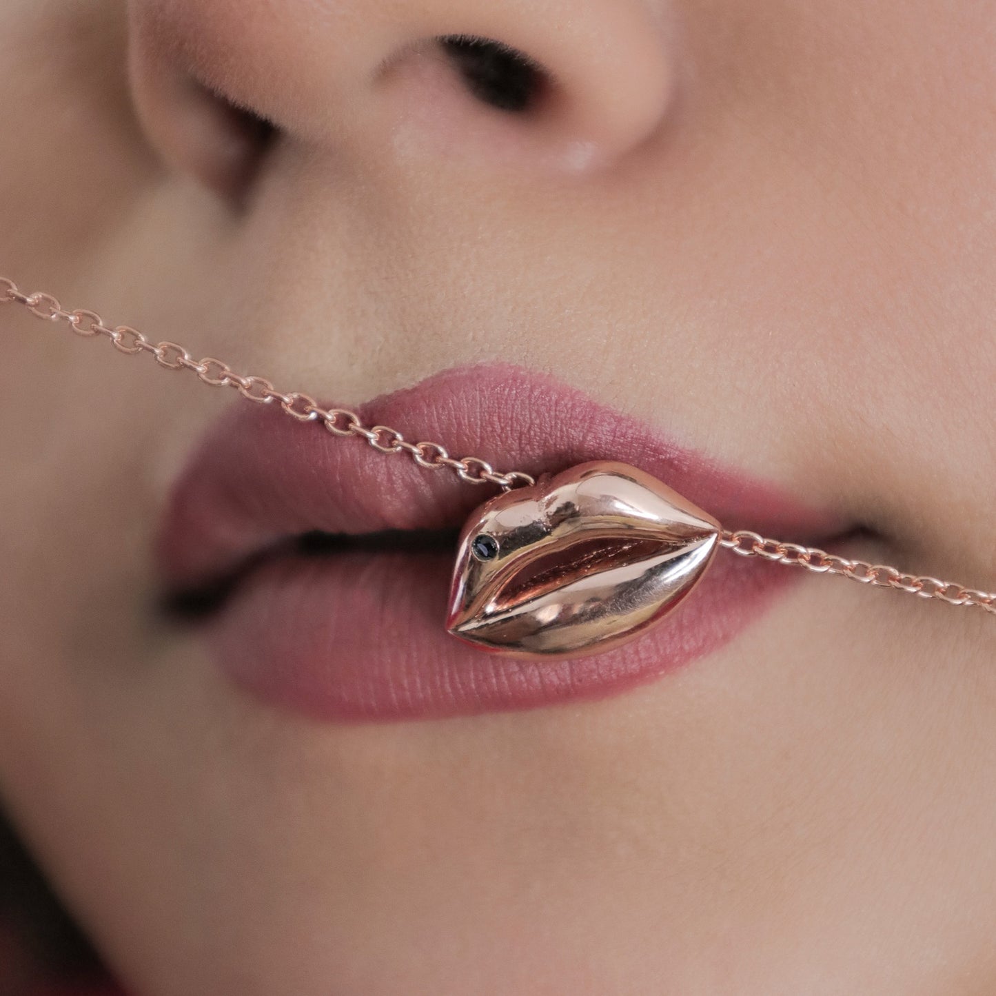 Pouty Lips Silver necklace