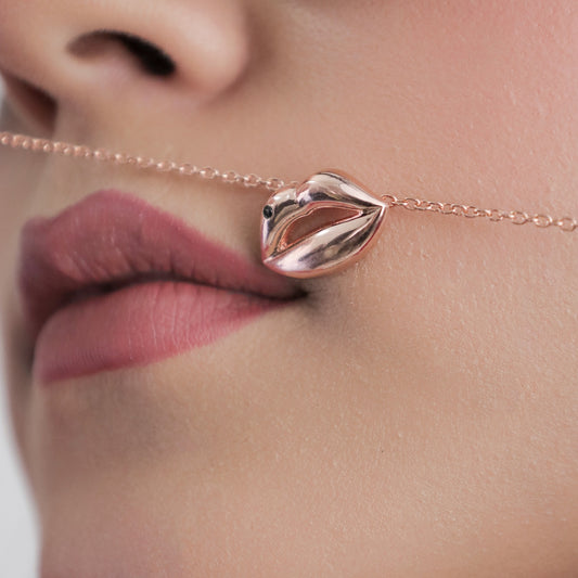 Pouty Lips Silver necklace