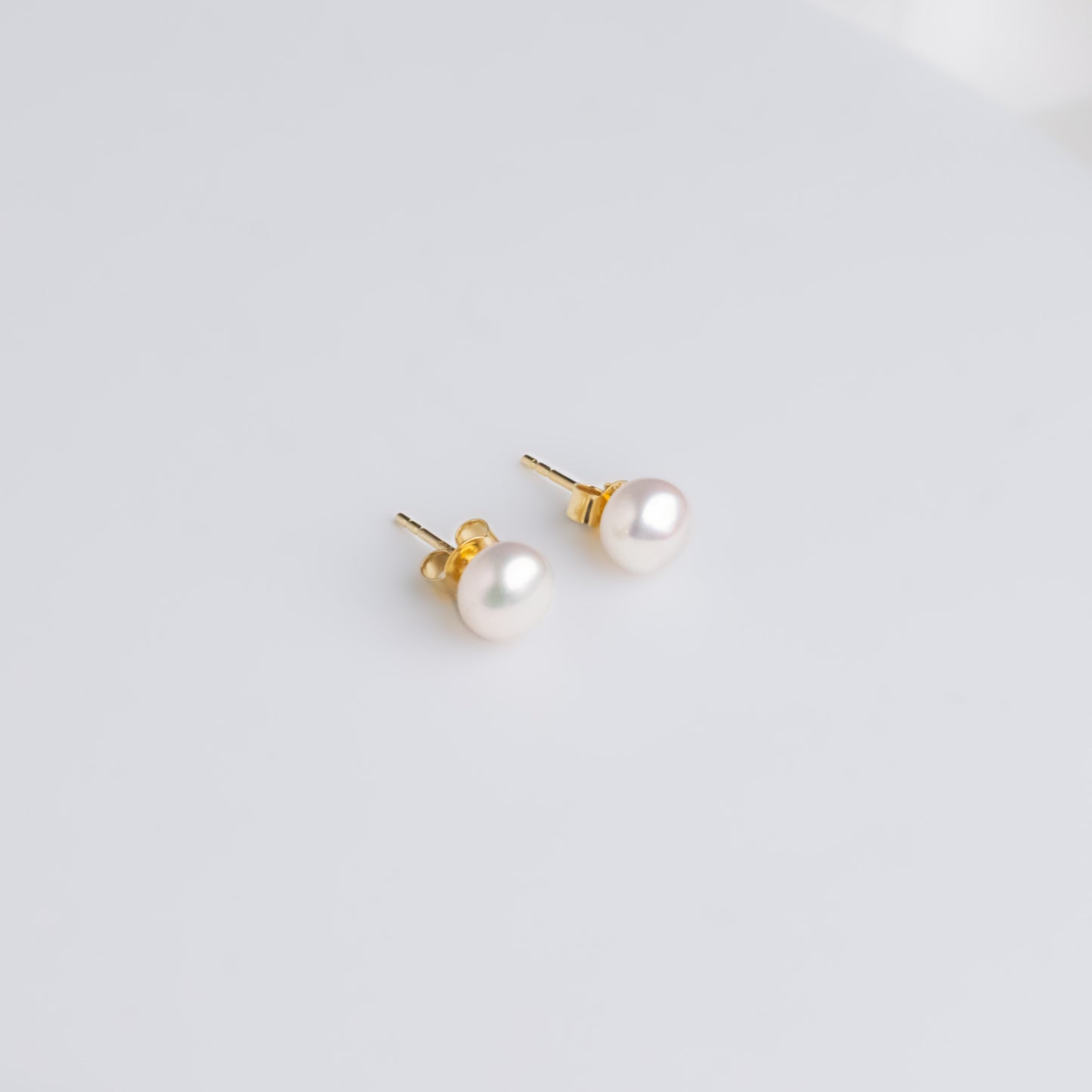 OCEANS PEARL STUDS