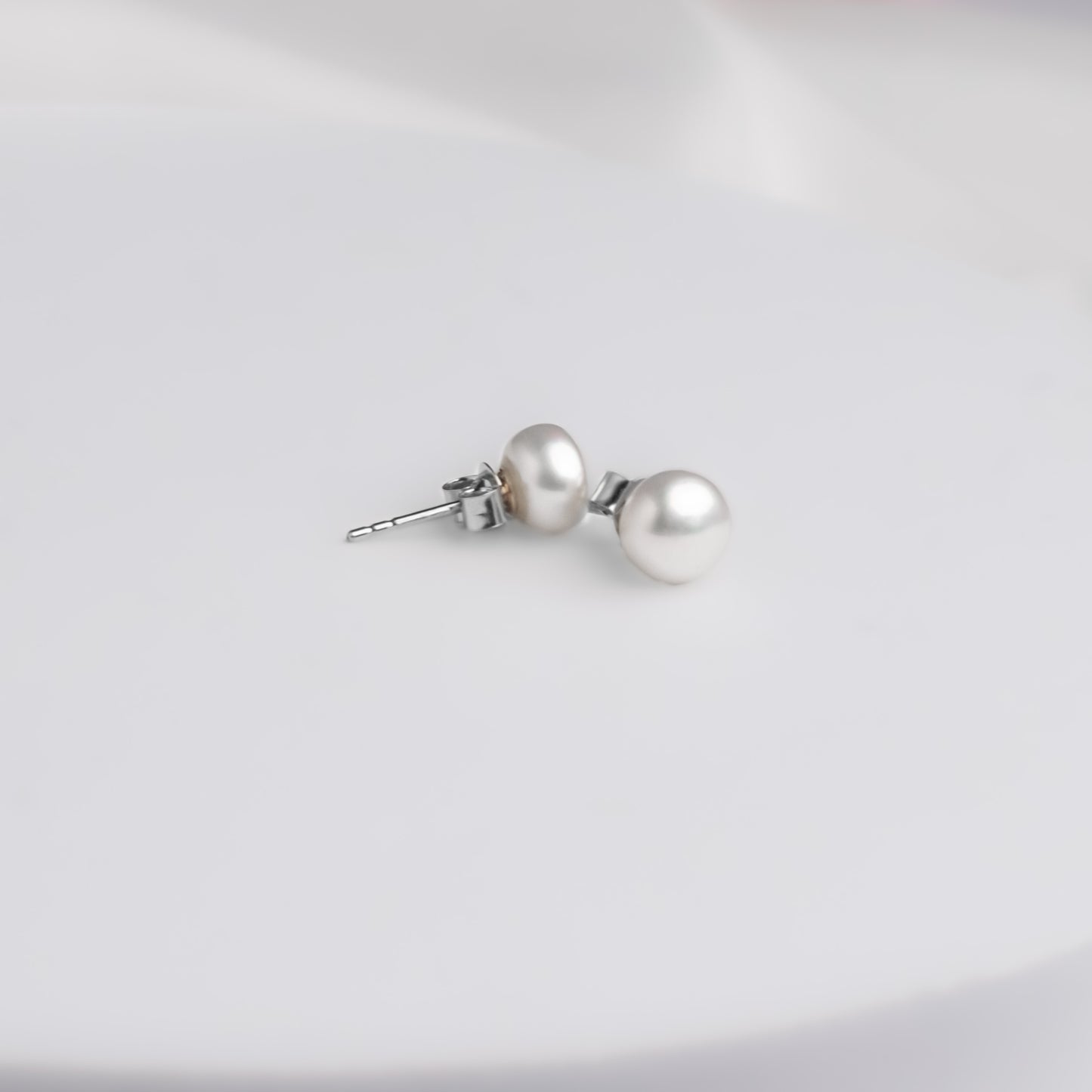 OCEANS PEARL STUDS