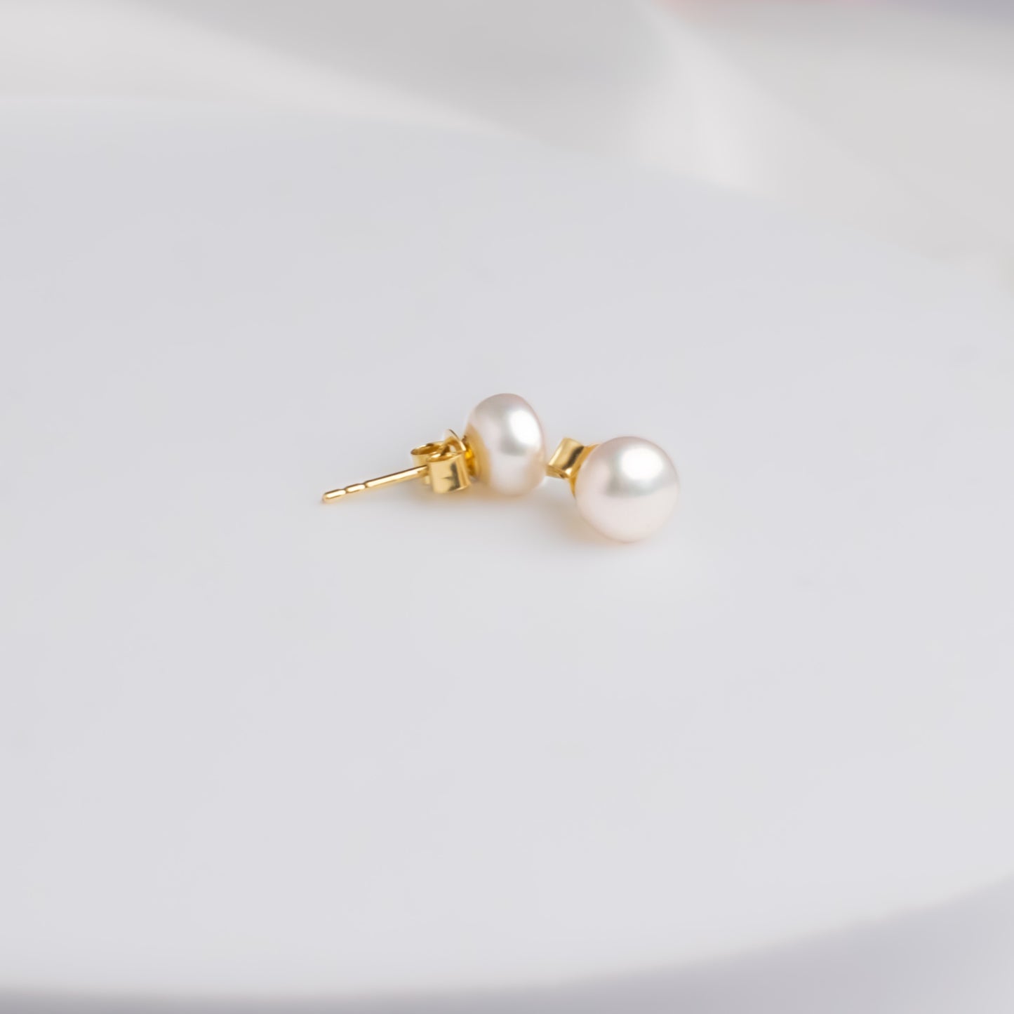 OCEANS PEARL STUDS