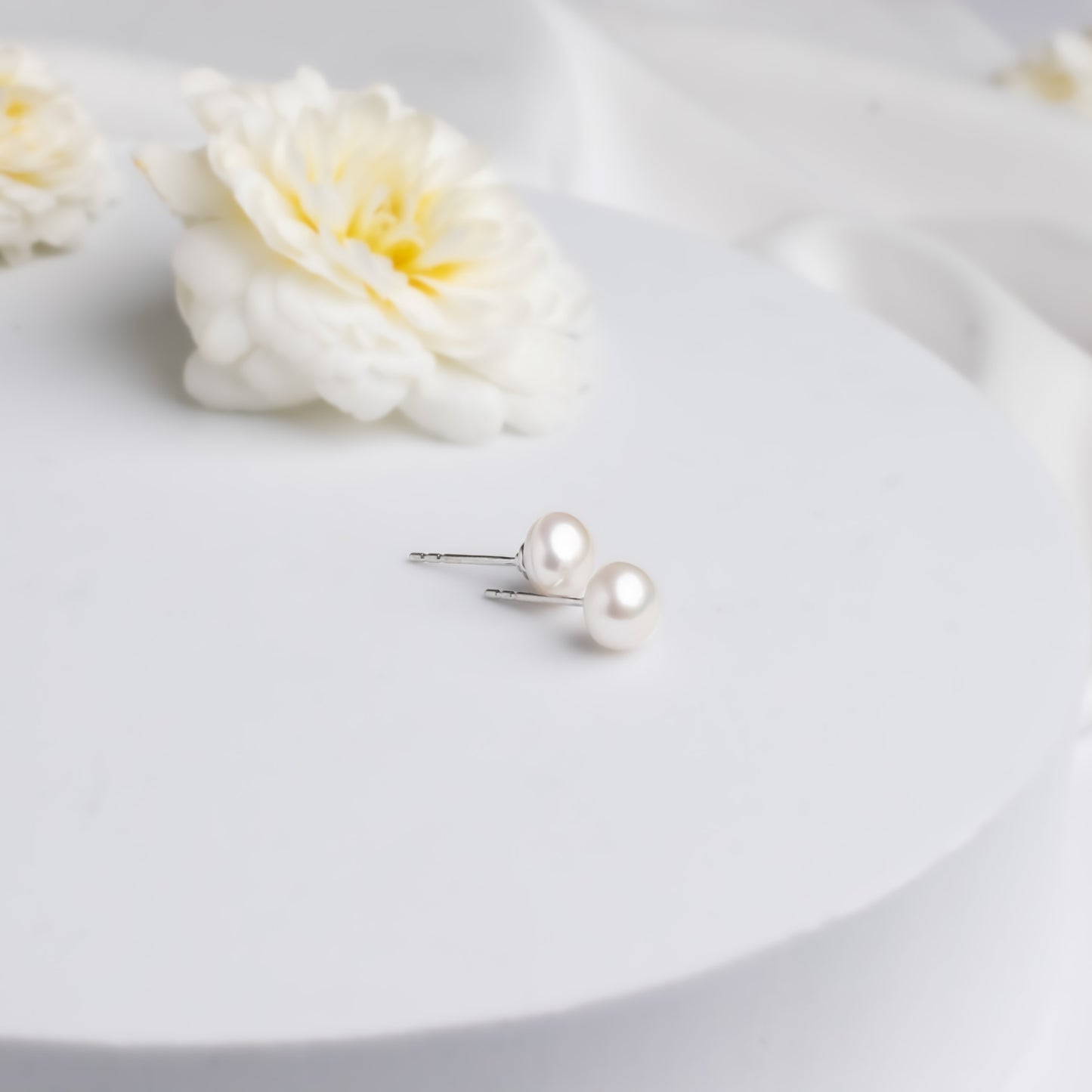 OCEANS PEARL STUDS