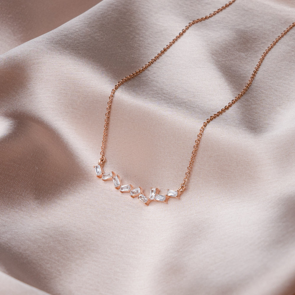 ZIig Zag Bagutte Love Necklace