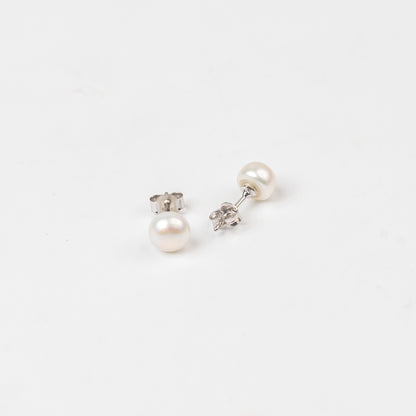 OCEANS PEARL STUDS