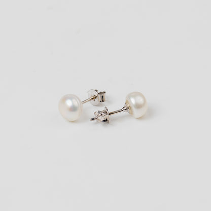 OCEANS PEARL STUDS