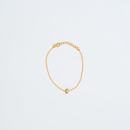 GOLDEN BAGUETTE MINIMAL BRACELET