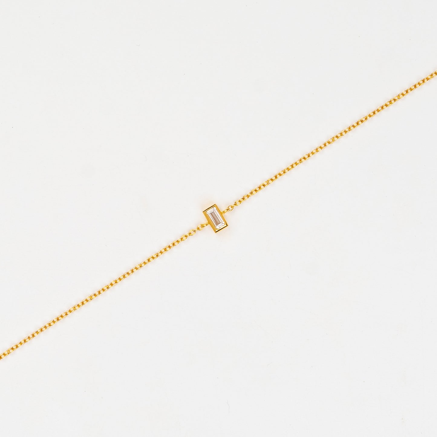 GOLDEN BAGUETTE MINIMAL BRACELET