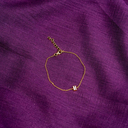 GOLDEN BAGUETTE MINIMAL BRACELET