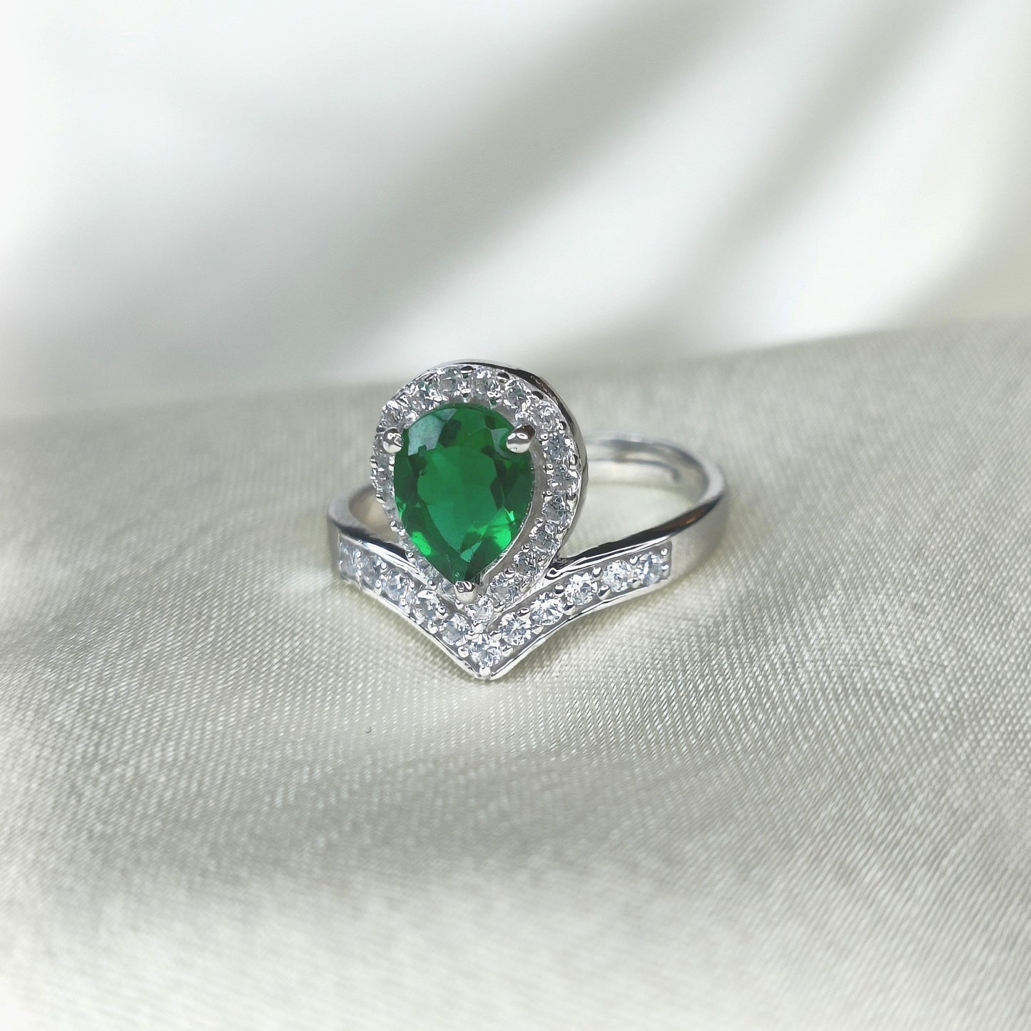 Emerald Chevron Chic Ring