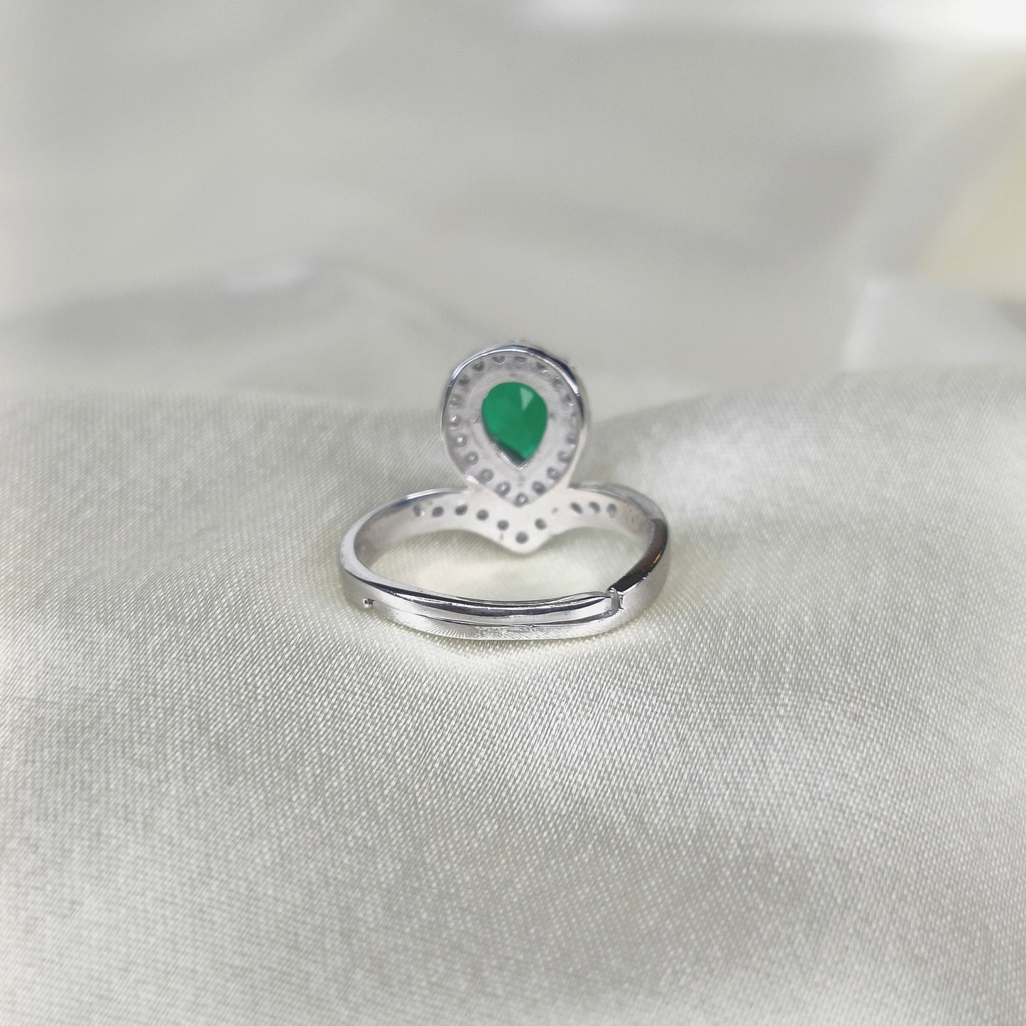 Emerald Chevron Chic Ring