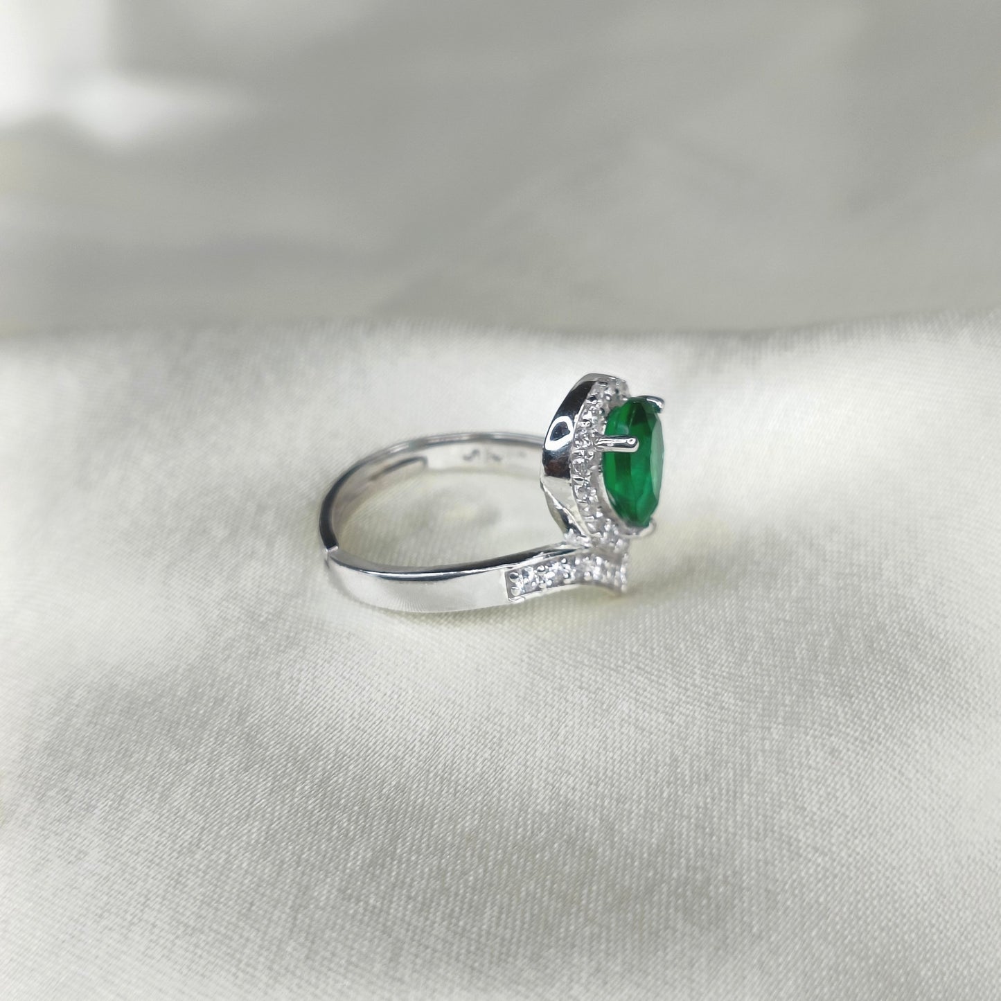 Emerald Chevron Chic Ring