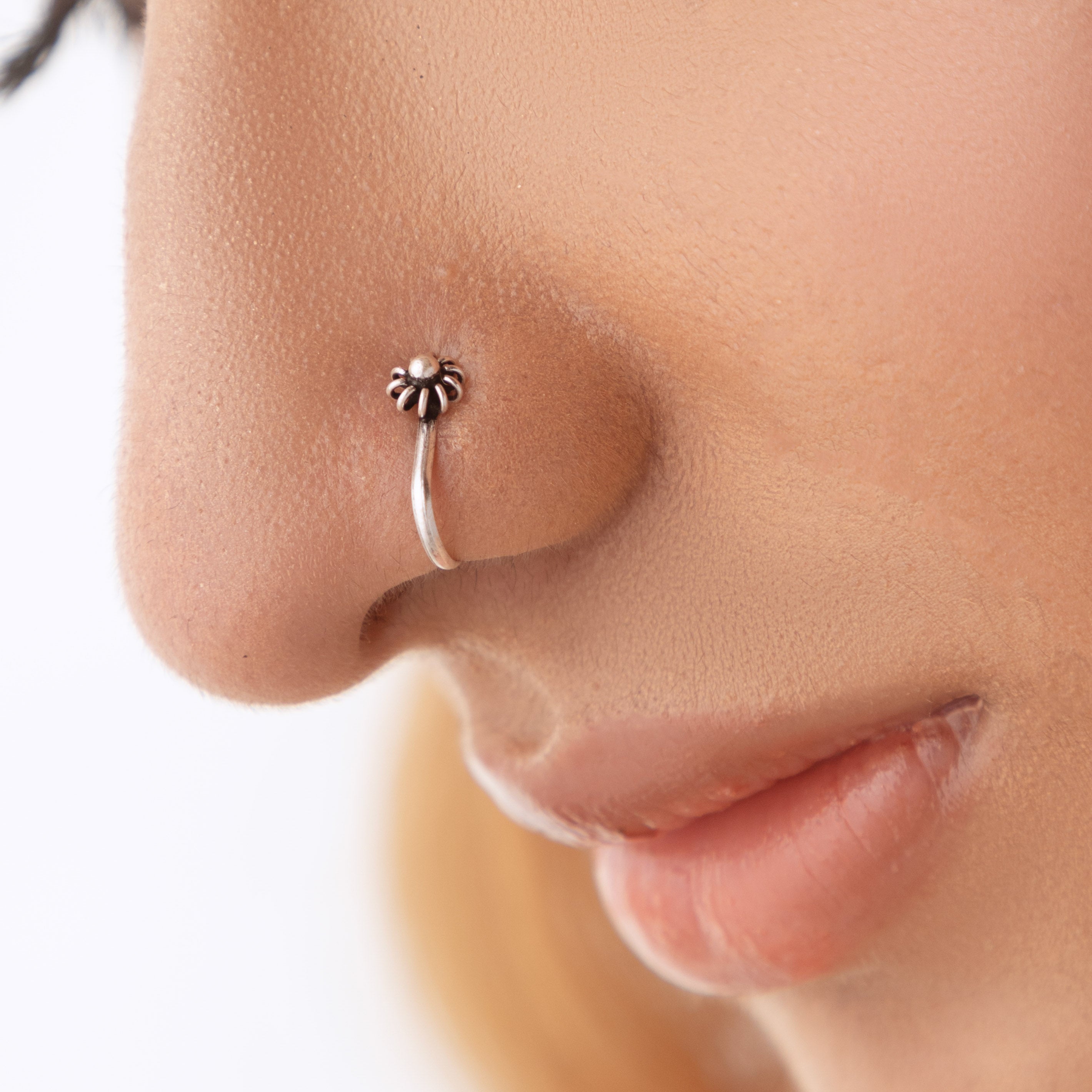 Non piercing on sale nose pin