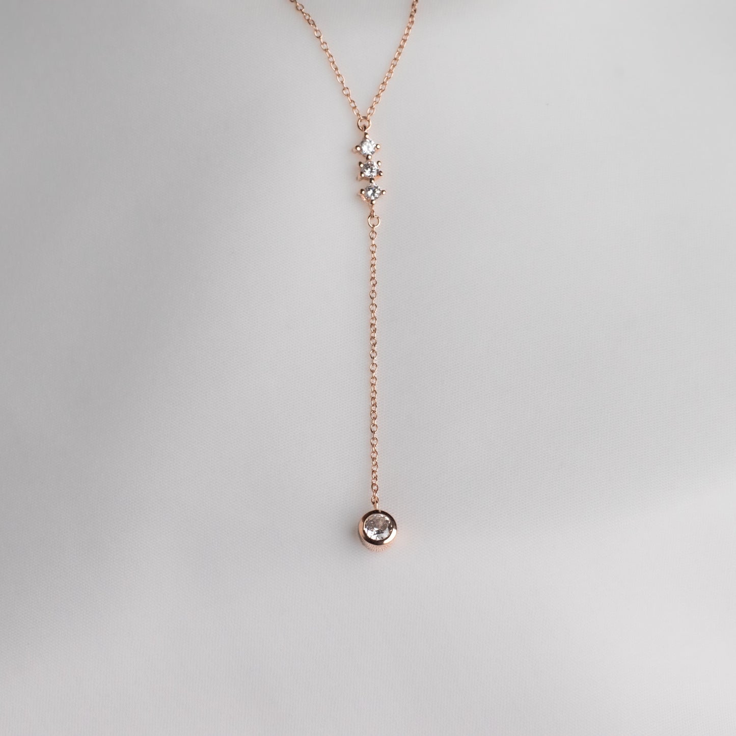 TRIPLE STONE SOLIATIRE LARIAT NECKLACE