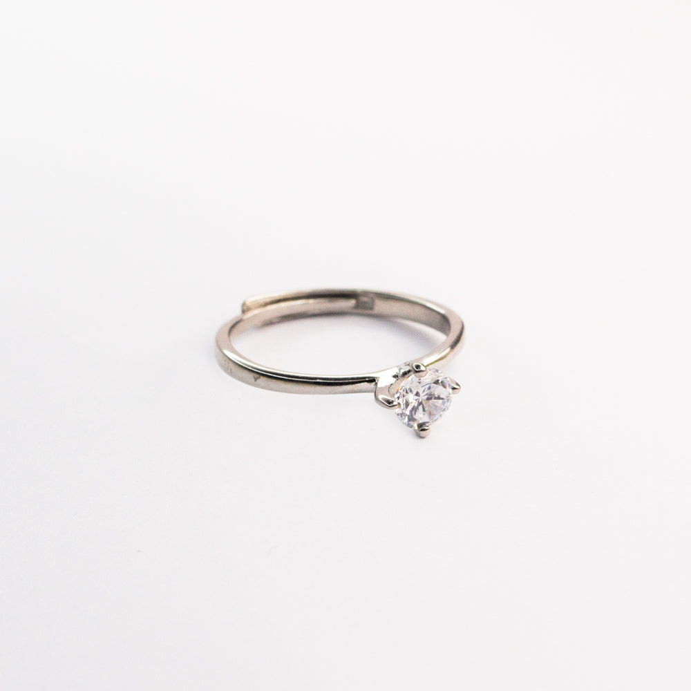 ELEGANT SOLITAIRE RING