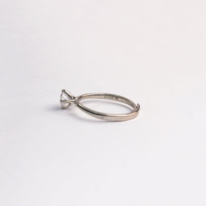 ELEGANT SOLITAIRE RING