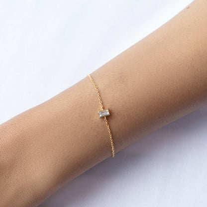 GOLDEN BAGUETTE MINIMAL BRACELET