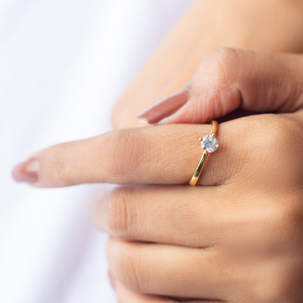 ELEGANT SOLITAIRE RING